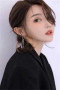 甩掉前夫后，满朝文武都以为我和