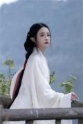 快穿：尤物穿成万人嫌工具人女配