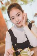 《穿成反派亲娘后，她每天都被儿